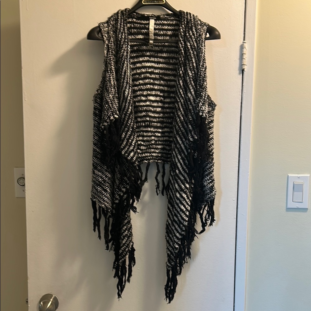 Kensie Monochrome Knit Vest with Fringe